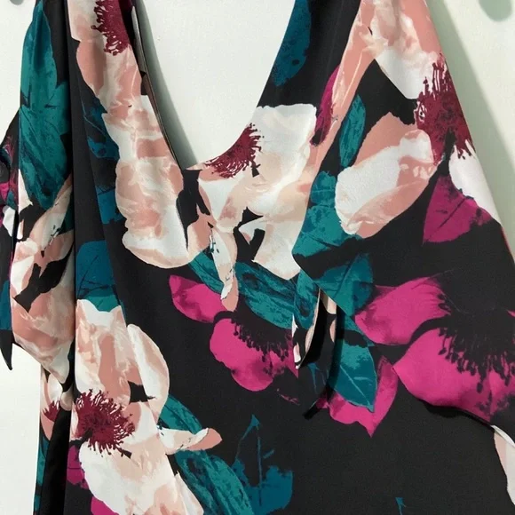 Ladies beautiful top in EUC - Picture 4 of 4